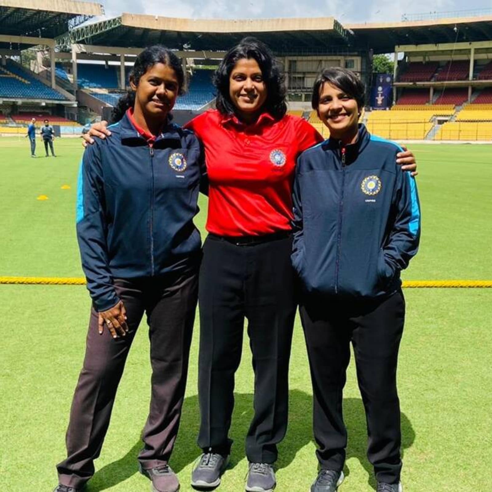 P1 Womenumpires 3col 1